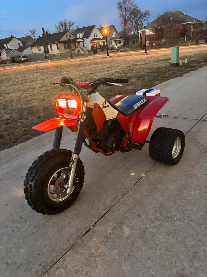 1985-1986 Honda ATC350X Headlight guard With Cross guards.